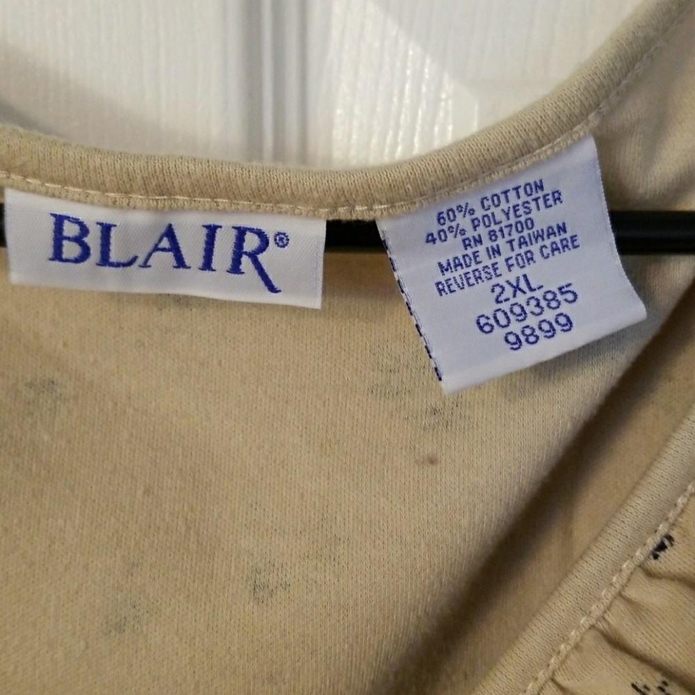 V-Neck Pull-Over Top - Picture 2 of 3
